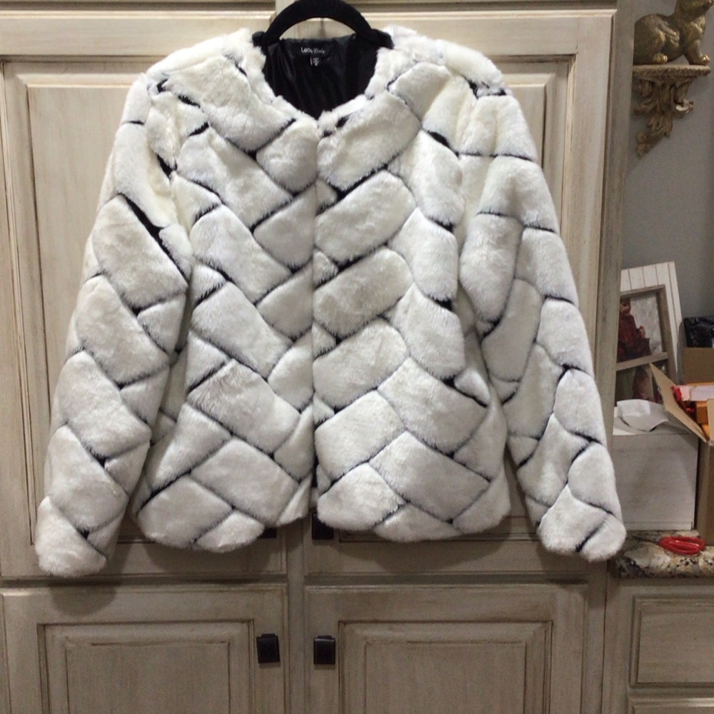 Lea & Viola White Black Faux Fur Teddy Jacket, Excellent Condition